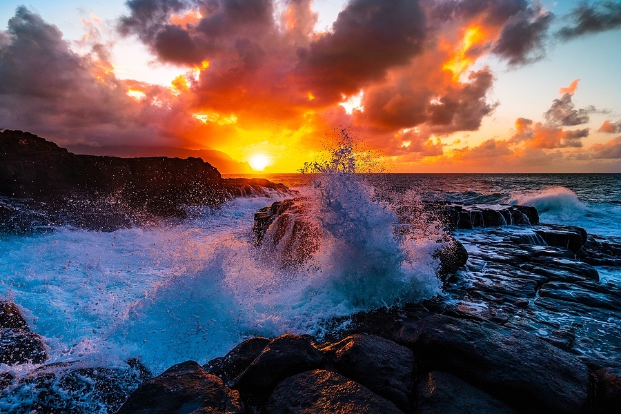 A Beautiful Scenery Of Rock Formations By The Sea At Queens Bath